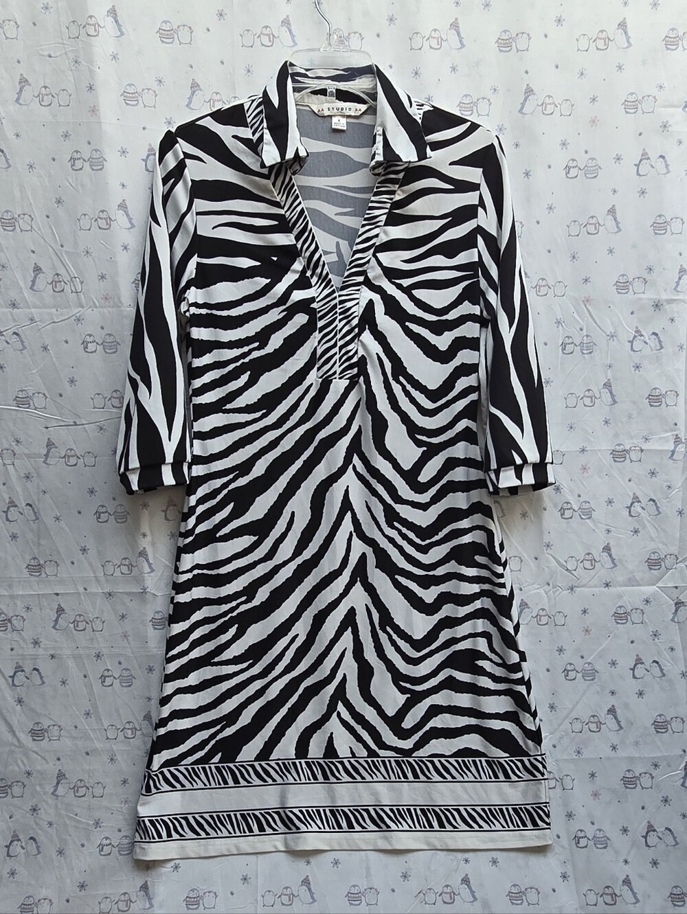 AA STUDIO AA Black and White Zebra-Print Collared V-Neck 3/4 Sleeve. Size 8
